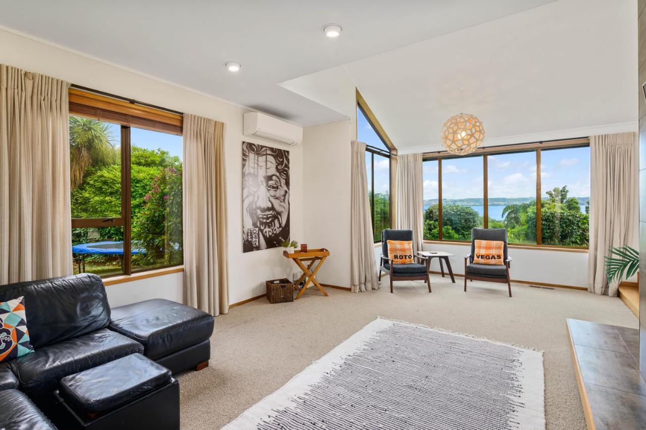 The Bird House - Kawaha Point, Rotorua. Stylish Six Bedroom Home With Space, Views And Relaxed Atmosphere Extérieur photo