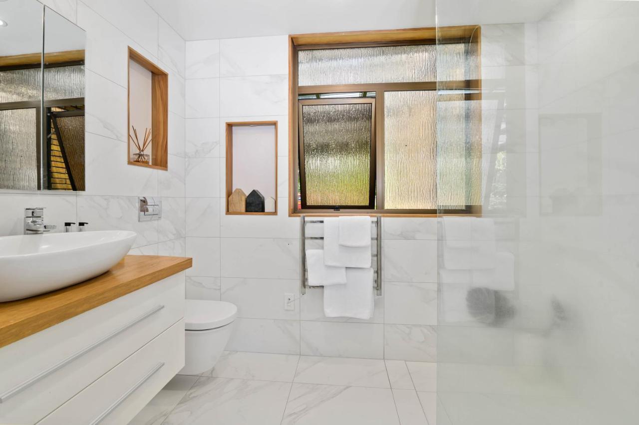 The Bird House - Kawaha Point, Rotorua. Stylish Six Bedroom Home With Space, Views And Relaxed Atmosphere Extérieur photo