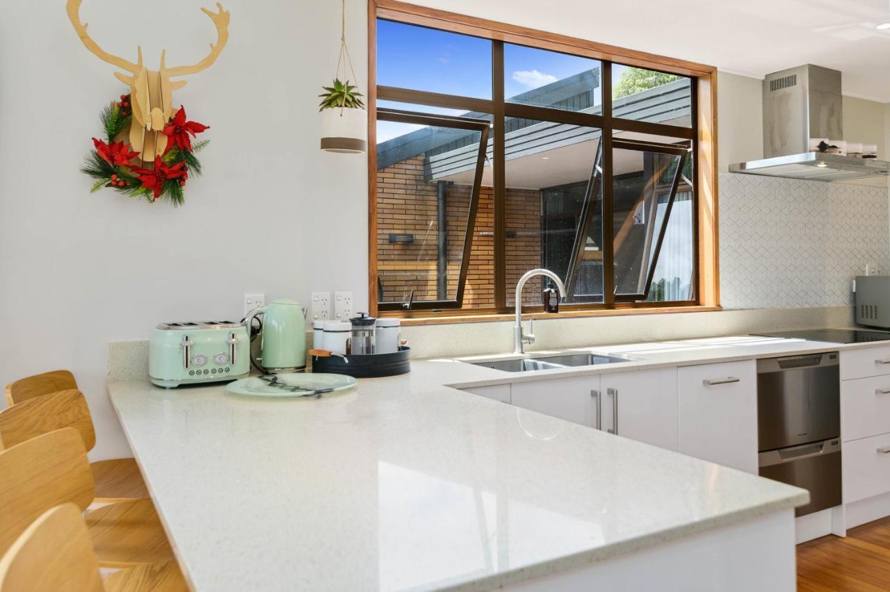 The Bird House - Kawaha Point, Rotorua. Stylish Six Bedroom Home With Space, Views And Relaxed Atmosphere Extérieur photo
